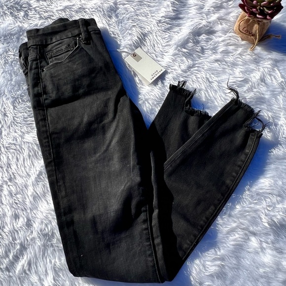 Good American Good Legs Step Hem Jeans - Picture 2 of 8